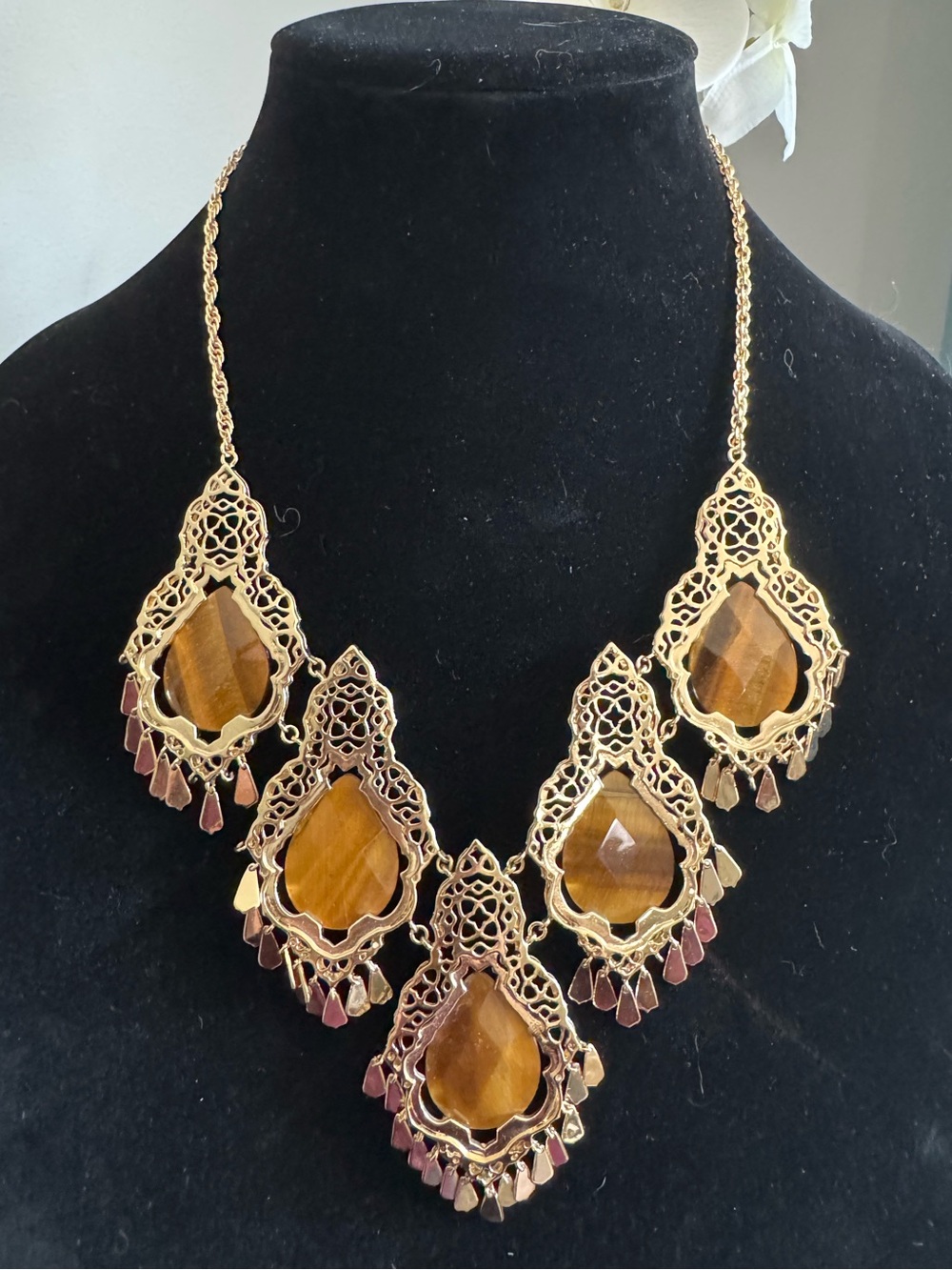 KENDRA SCOTT TIGERS EYE VALORA BIB NECKLACE